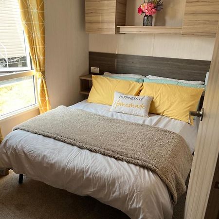 Beautiful Caravan In Trecco Bay! 74 Sycomore Bridgend  Extérieur photo