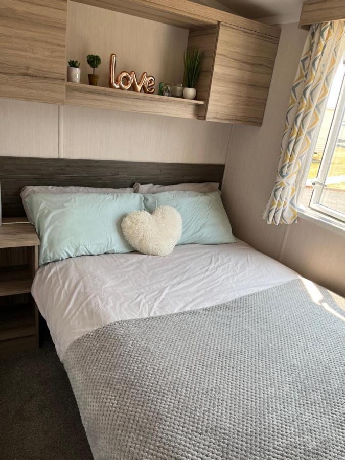 Beautiful Caravan In Trecco Bay! 74 Sycomore Bridgend  Extérieur photo