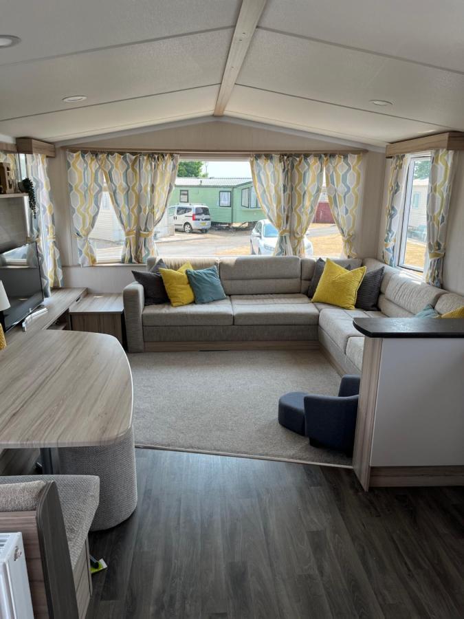 Beautiful Caravan In Trecco Bay! 74 Sycomore Bridgend  Extérieur photo